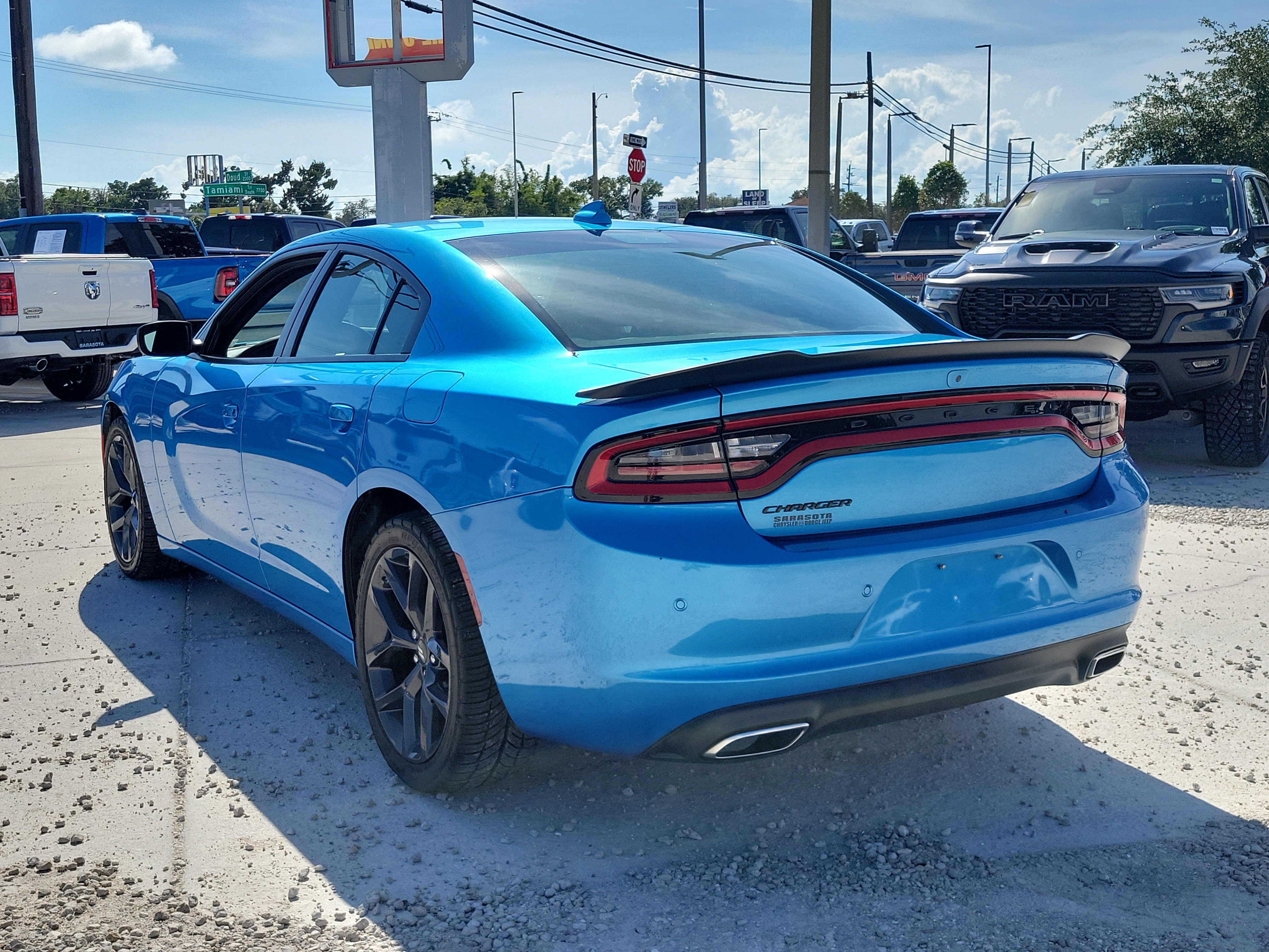 Used 2023 Dodge Charger SXT w/ Blacktop Package RWD image 4