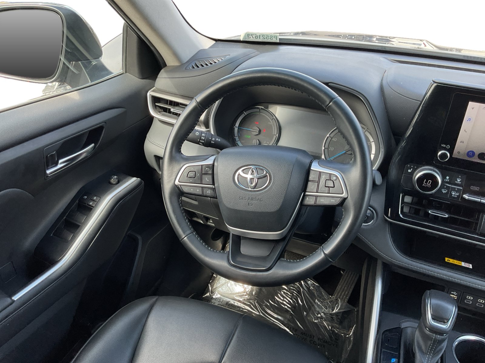 Used 2023 Toyota Highlander XLE FWD image 11