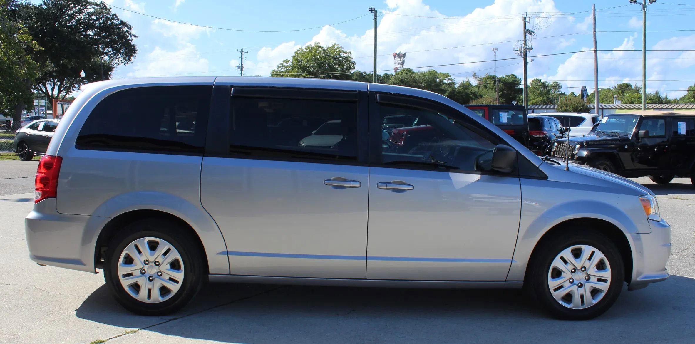 Used 2018 Dodge Grand Caravan SE image 6