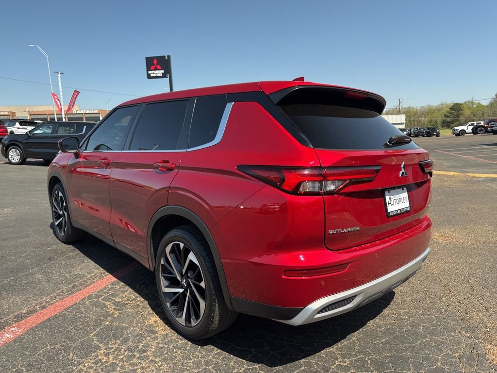 Used 2022 Mitsubishi Outlander SE image 10