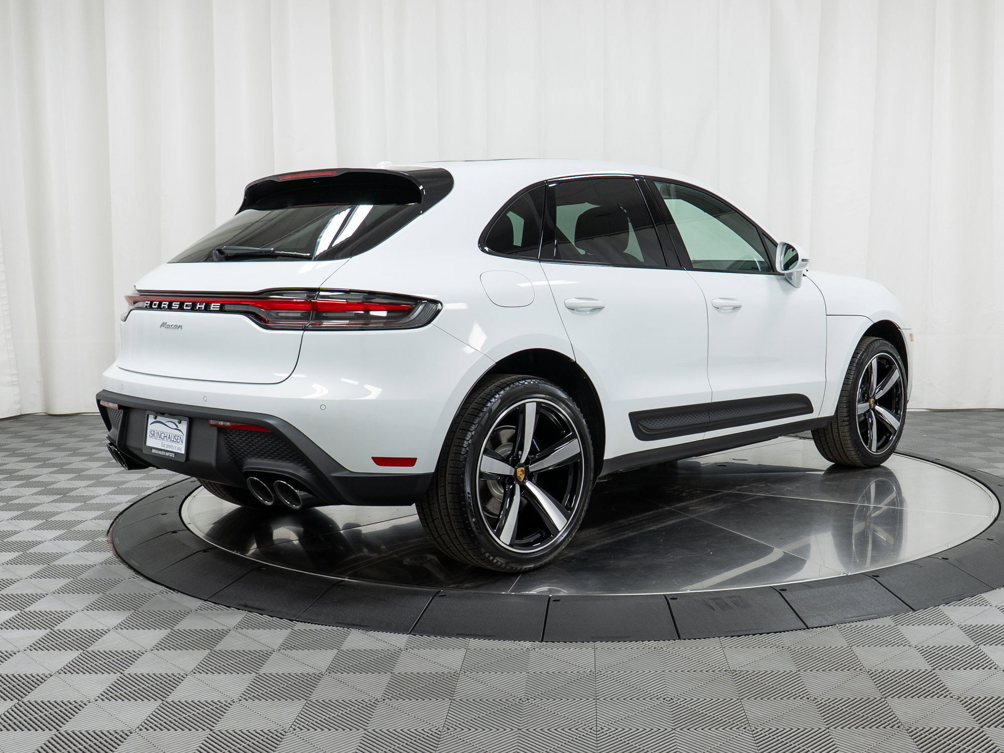 Certified 2025 Porsche Macan image 7