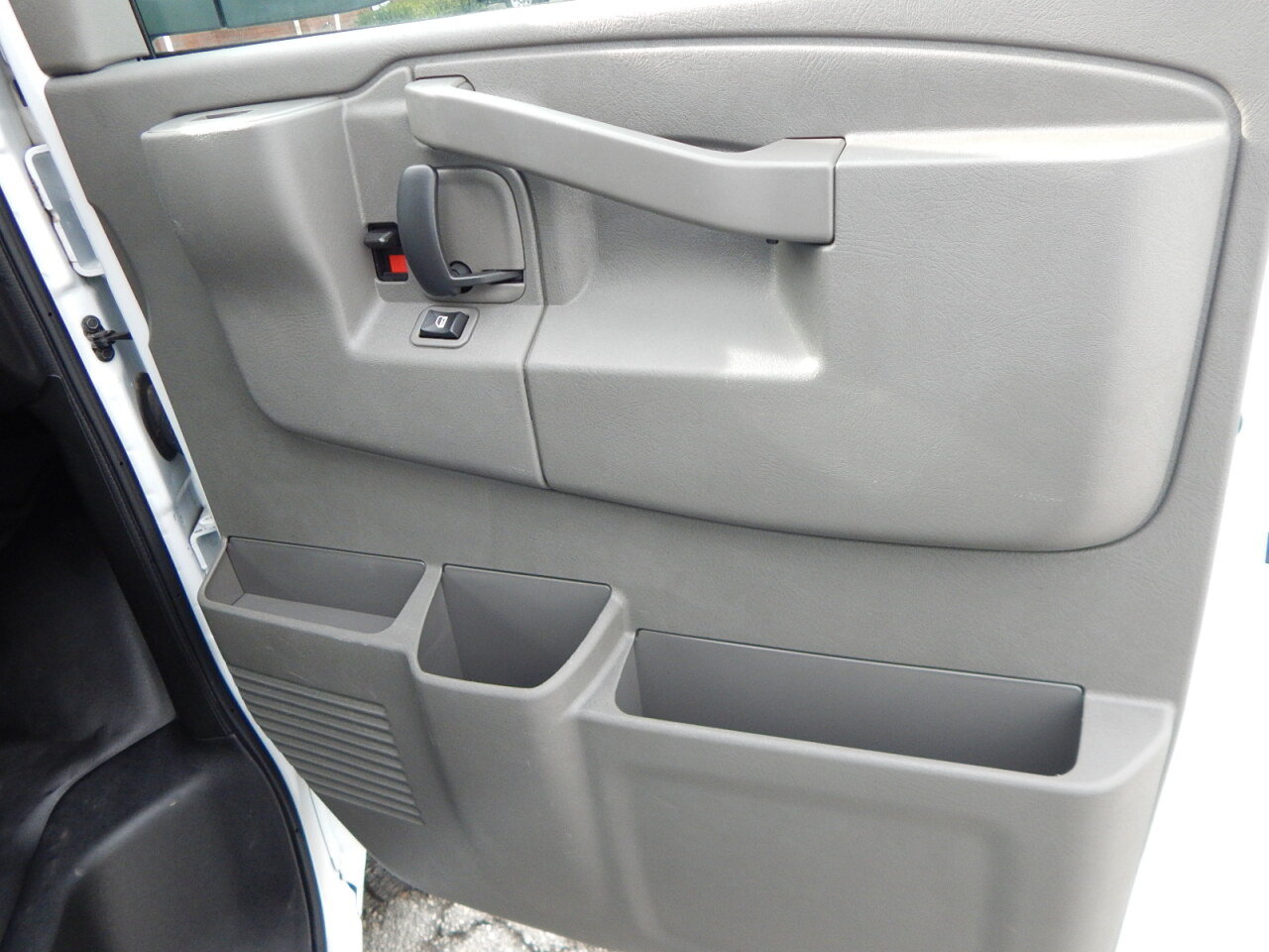 Used 2024 Chevrolet Express 2500 w/ Driver Convenience Package RWD image 23