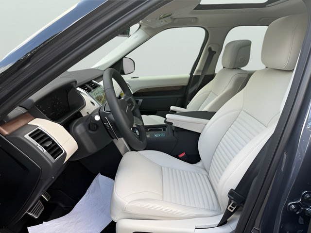Certified 2025 Land Rover Discovery Dynamic SE AWD/4WD image 12