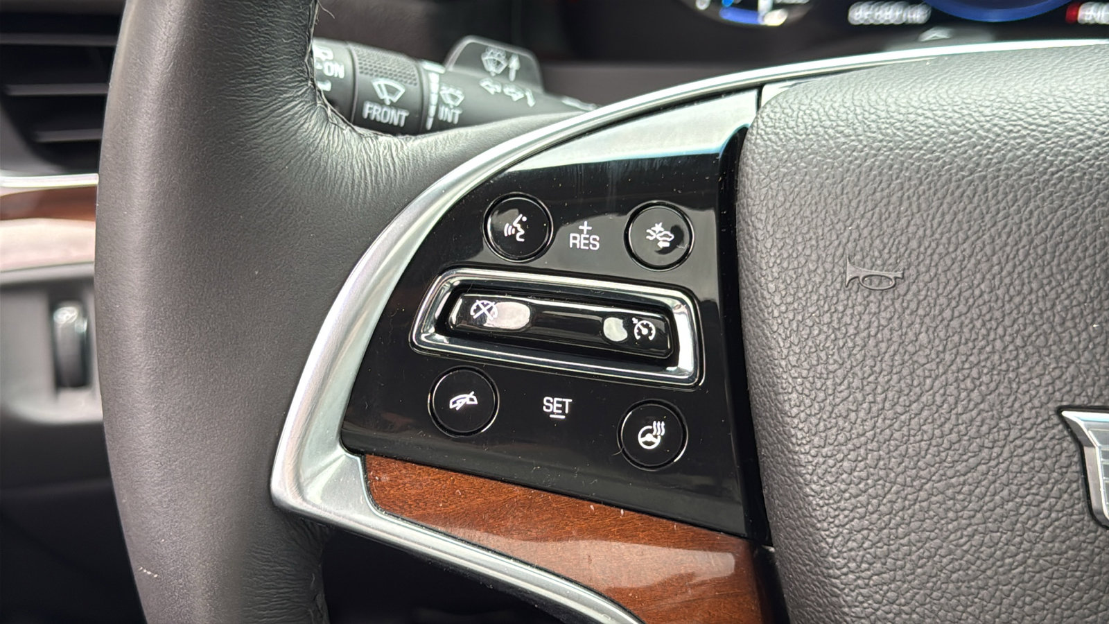 Used 2018 Cadillac Escalade Luxury image 16