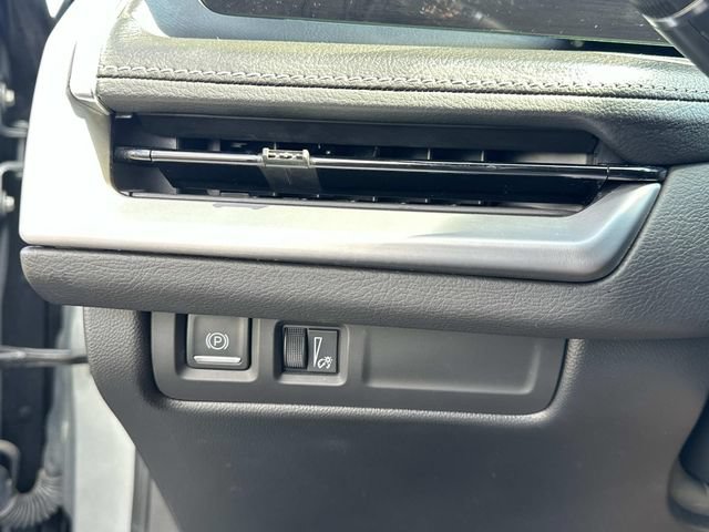 Used 2024 Cadillac XT4 Premium Luxury FWD image 18