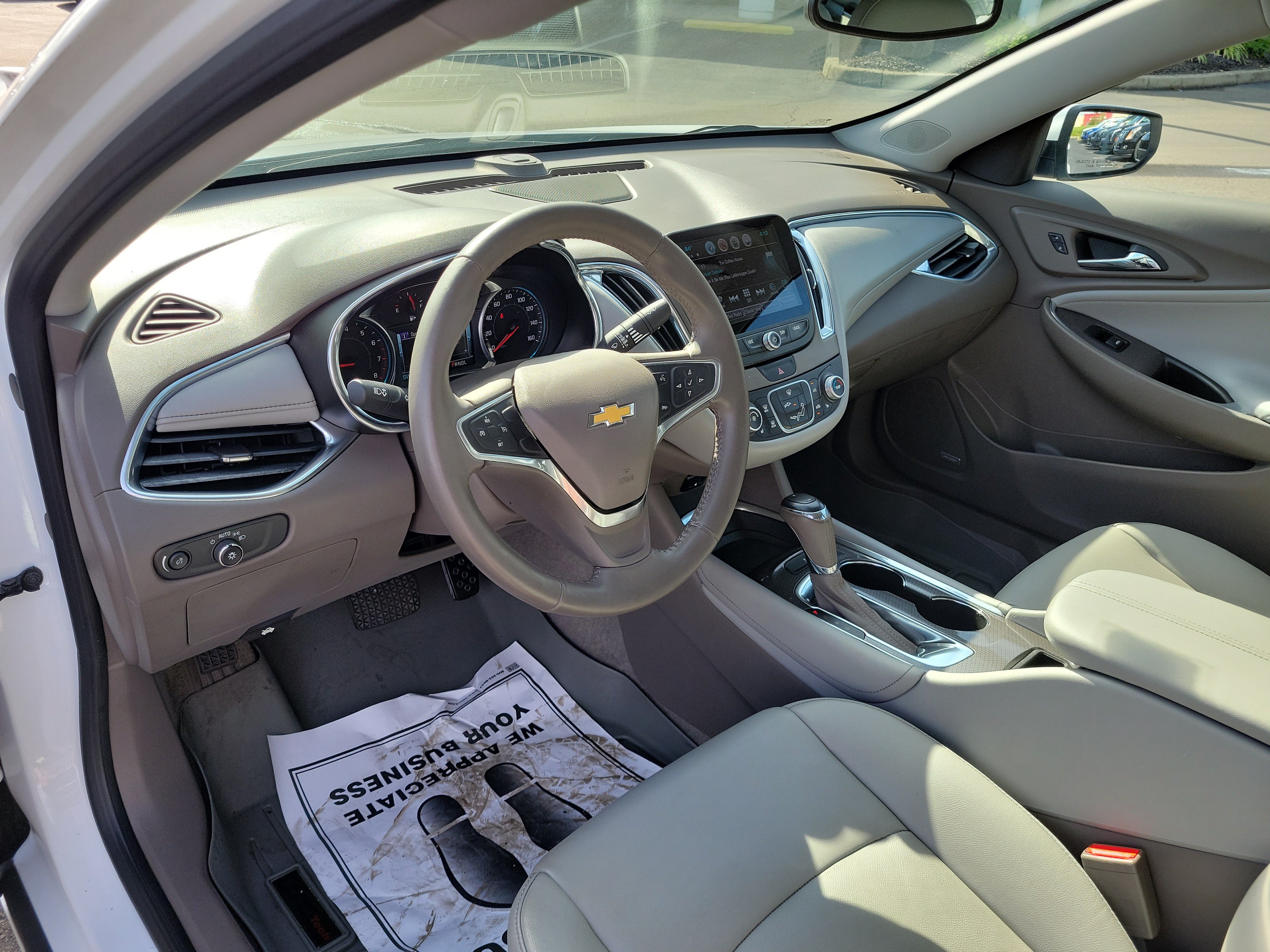 Used 2018 Chevrolet Malibu LT w/ Leather Package FWD image 17