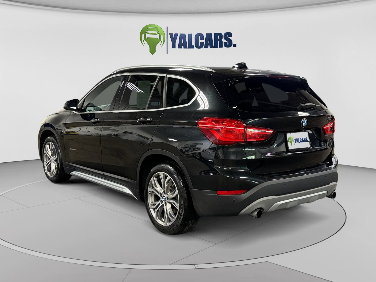 Used 2017 BMW X1 xDrive28i w/ Premium Package AWD/4WD image 3