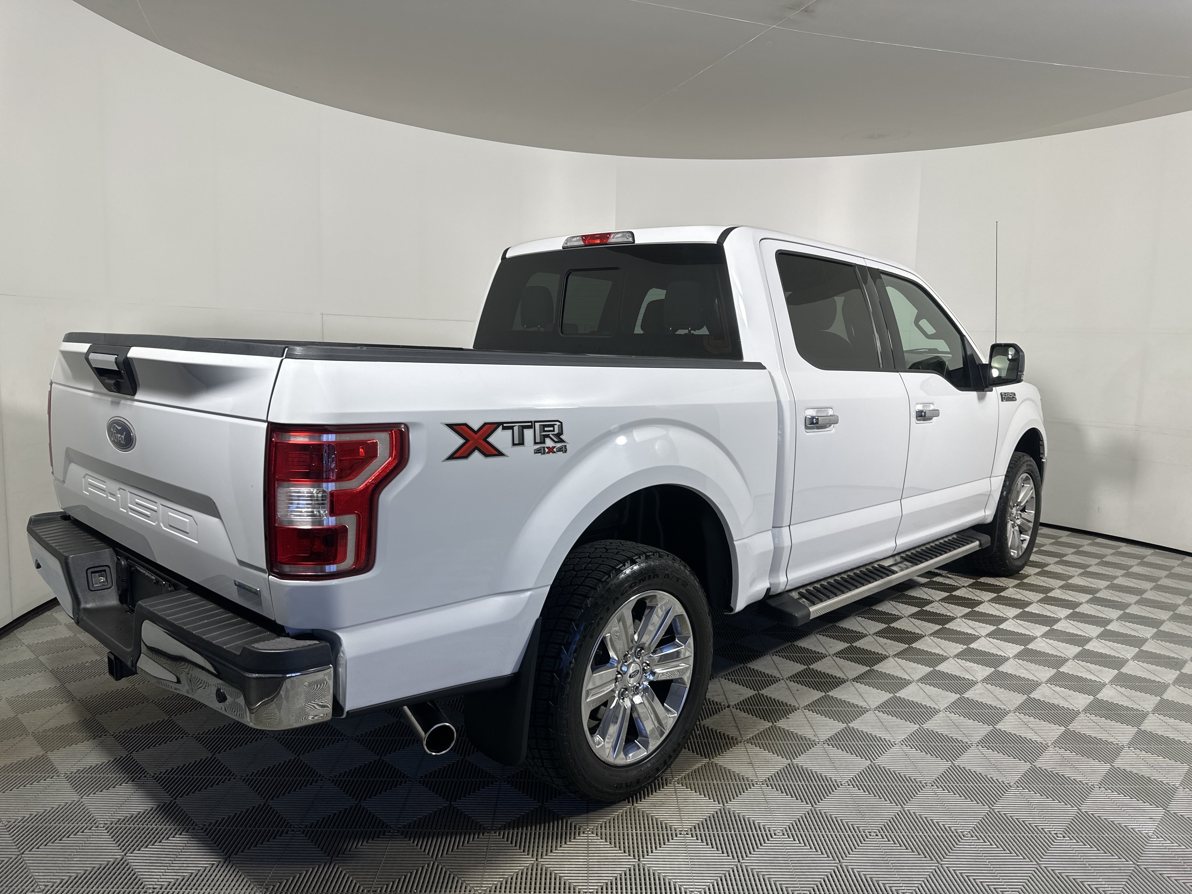 Used 2018 Ford F150 XLT w/ Equipment Group 302A Luxury AWD/4WD image 7