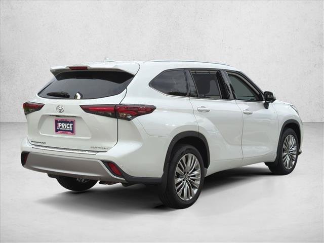 Certified 2024 Toyota Highlander Platinum FWD image 5