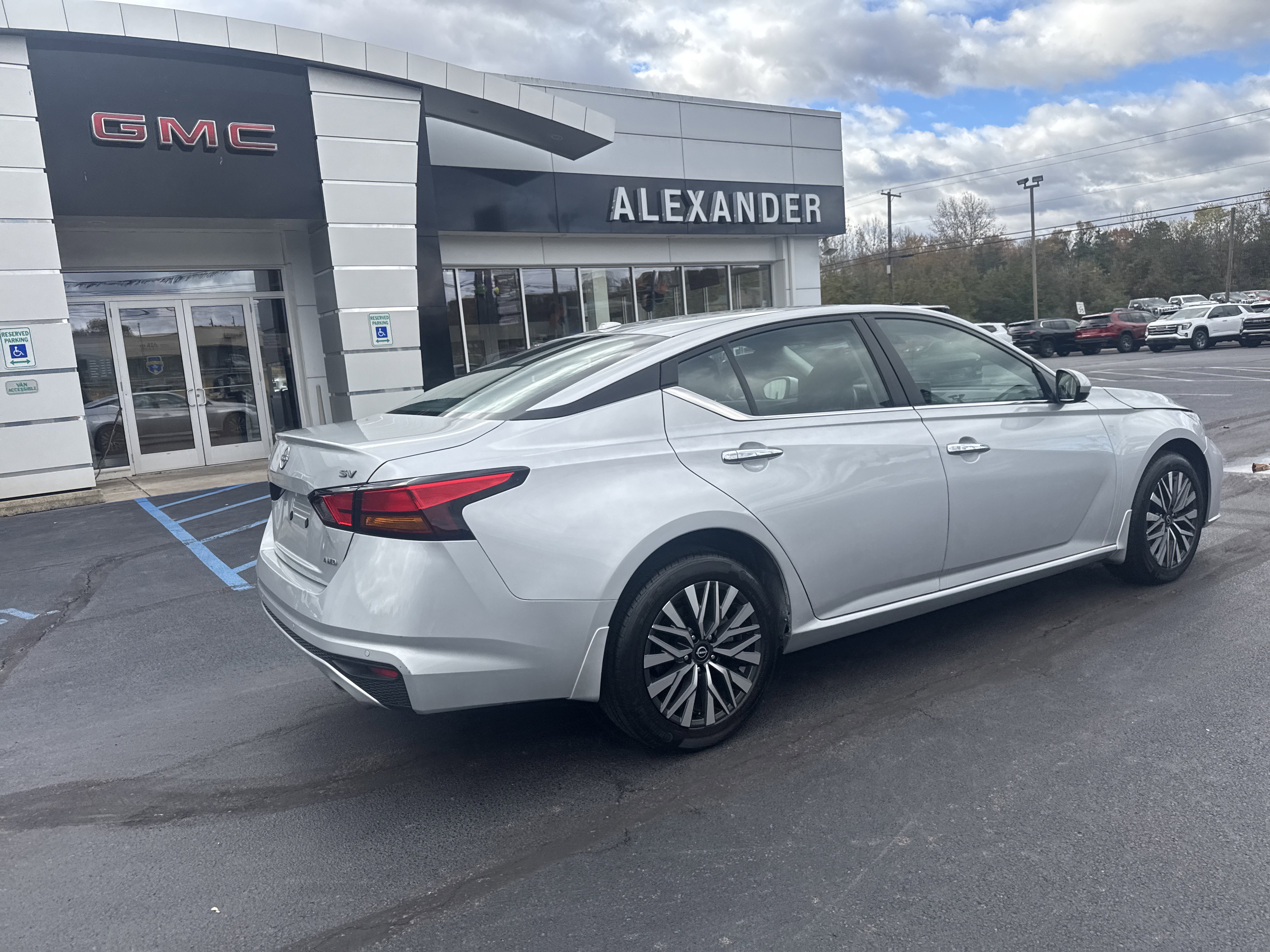 Used 2023 Nissan Altima 2.5 SV w/ SV Premium Package video 3