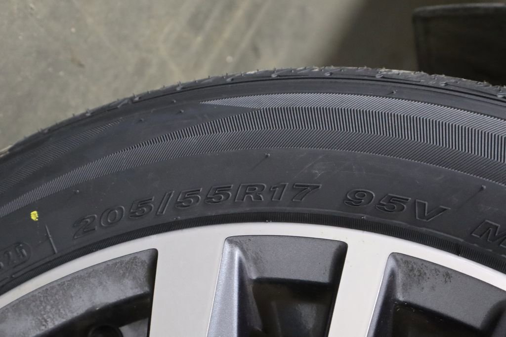 Used 2023 Nissan Kicks SV image 39