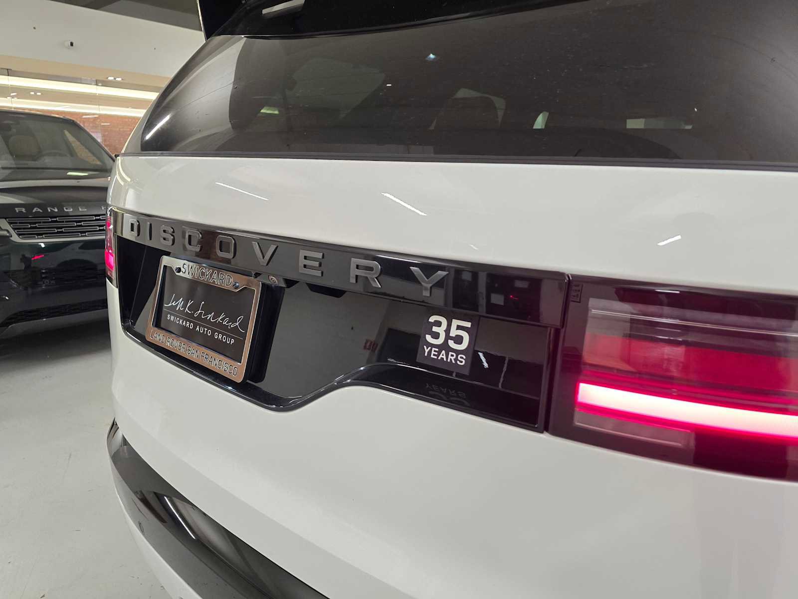 Used 2025 Land Rover Discovery Dynamic SE image 15