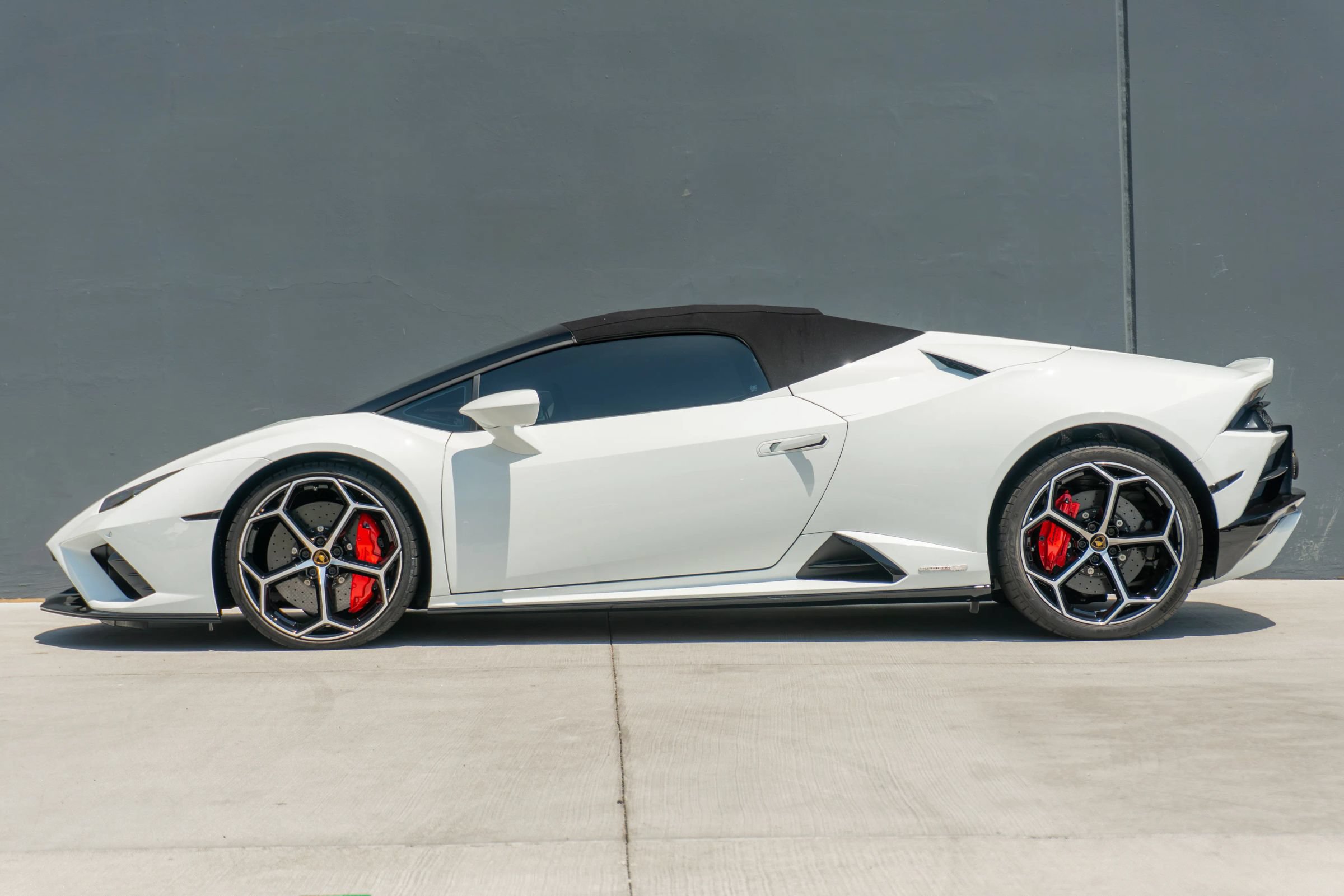Used 2023 Lamborghini Huracan EVO RWD image 2