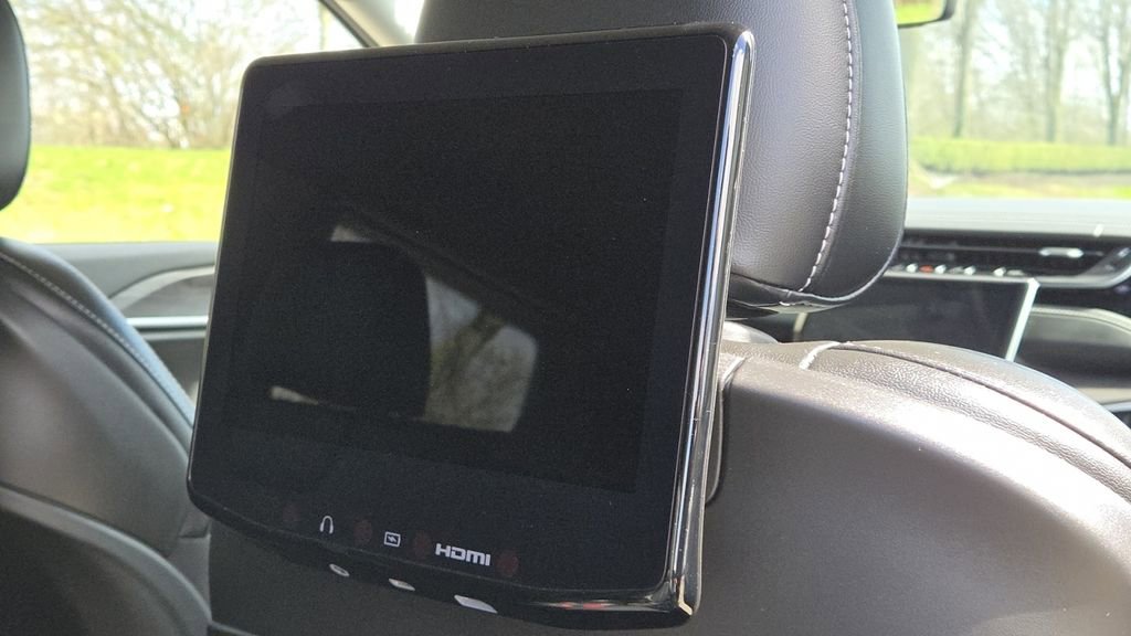 Used 2023 Jeep Grand Cherokee L Limited w/ Luxury Tech Group II image 12