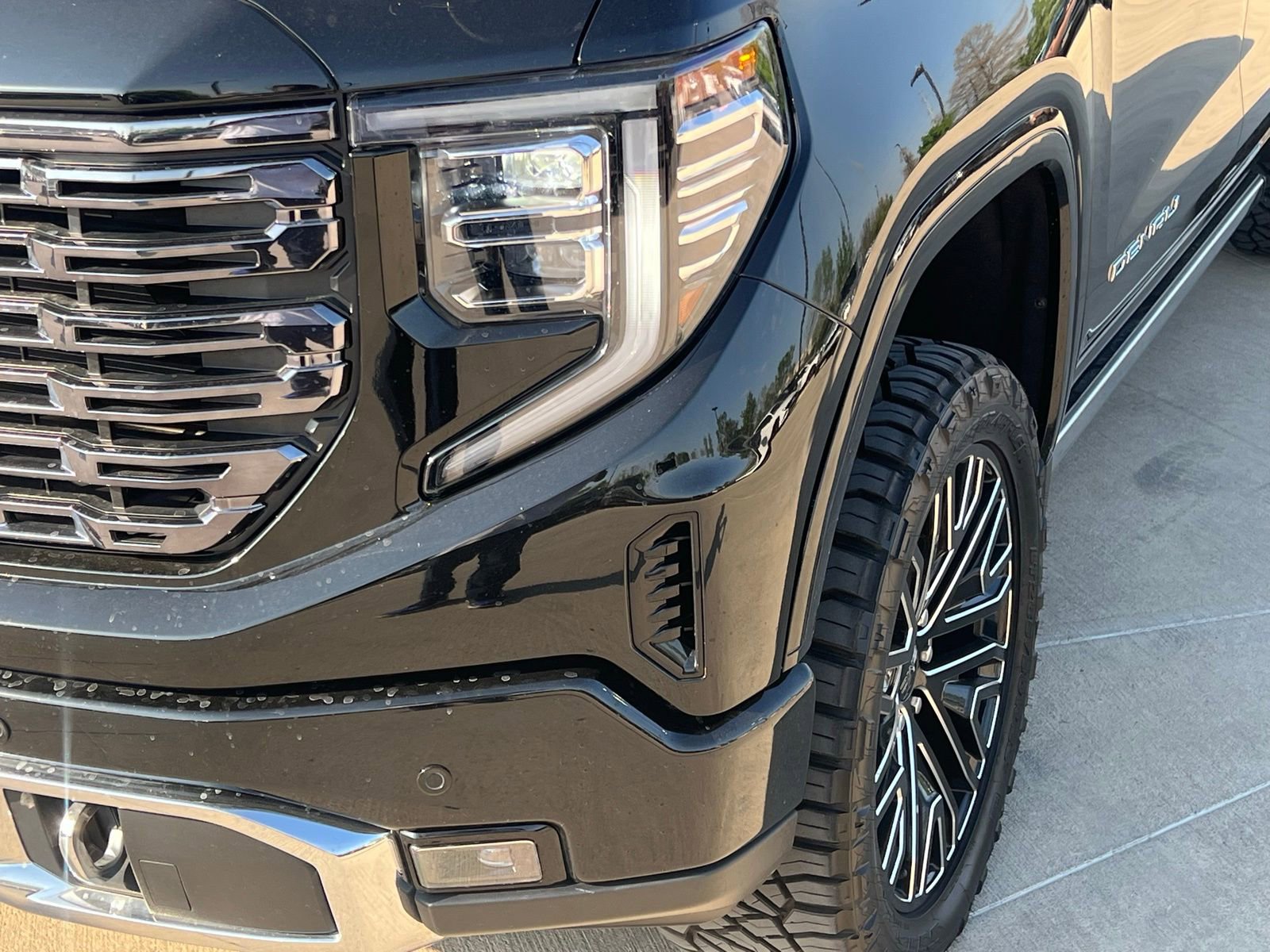 Used 2025 GMC Sierra 1500 Denali Ultimate image 4