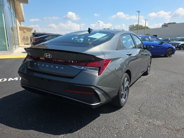Certified 2025 Hyundai Elantra Sport w/ Cargo Package image 4
