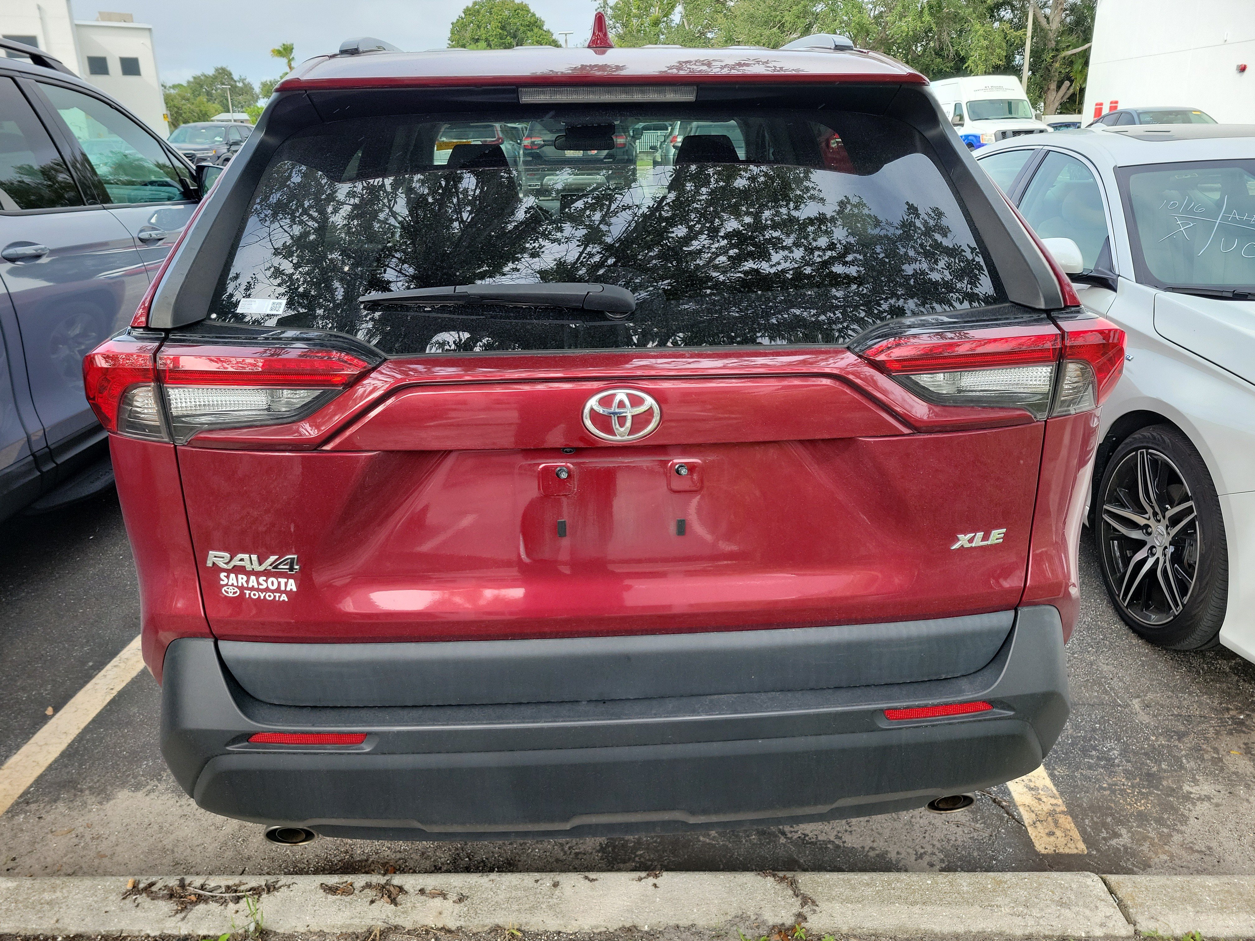 Used 2022 Toyota RAV4 XLE w/ Convenience Package FWD image 9