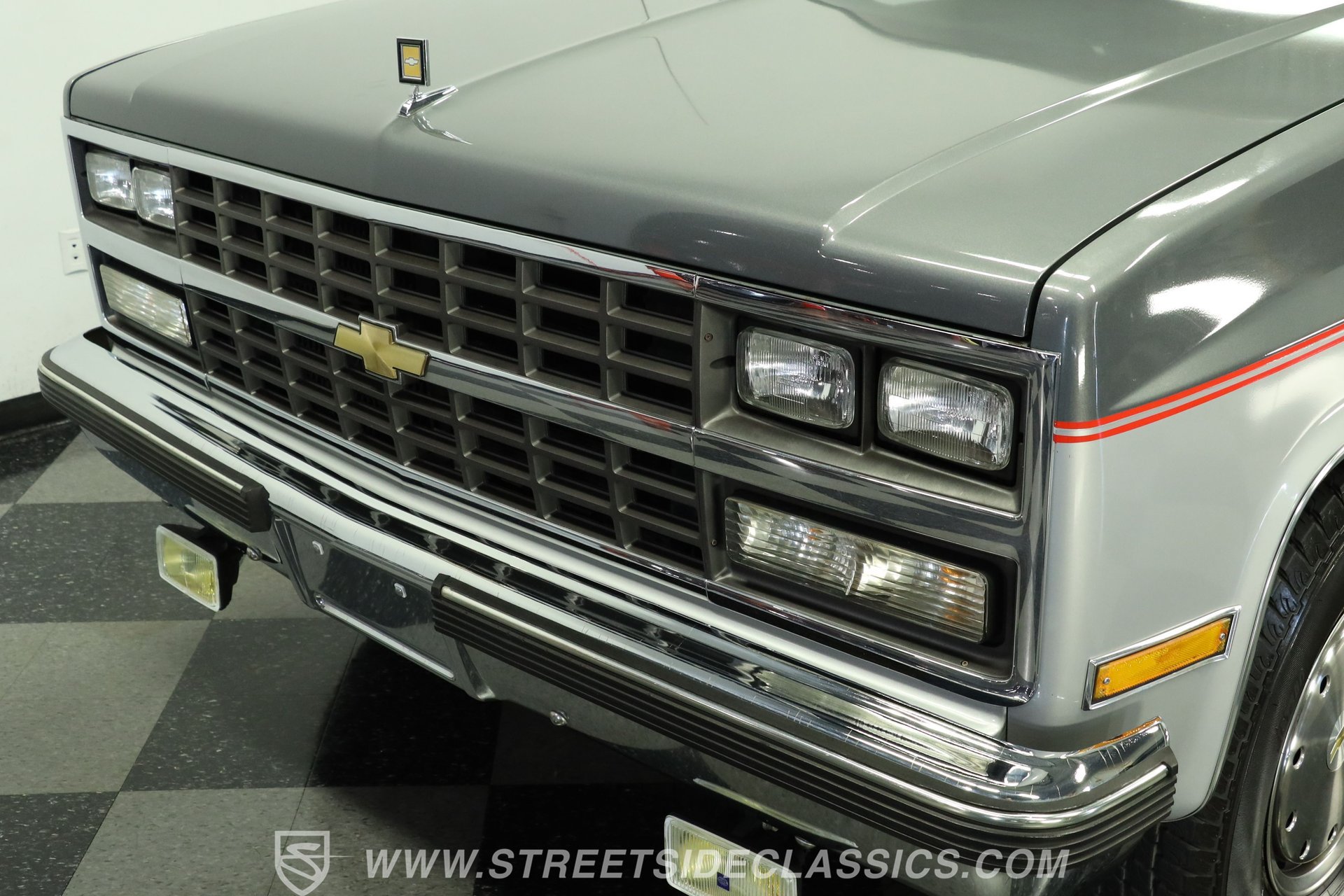 Used 1990 Chevrolet Suburban 2500 RWD image 19