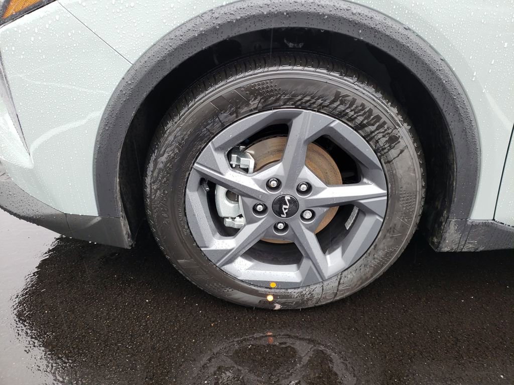 New 2025 Kia K4 LXS image 24