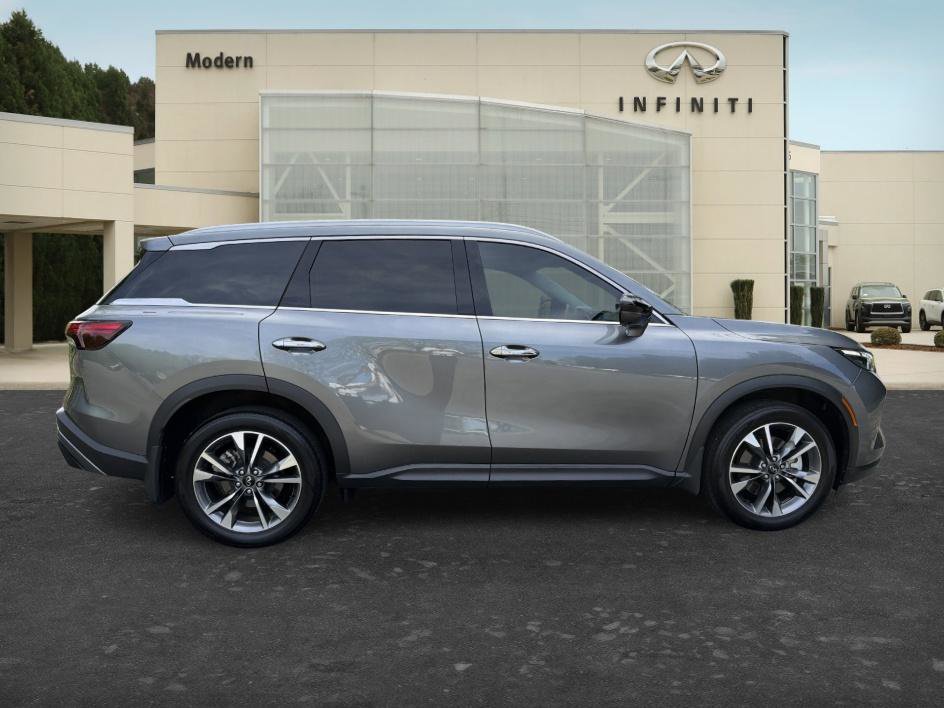 Certified 2025 INFINITI QX60 Luxe w/ Vision Package image 4