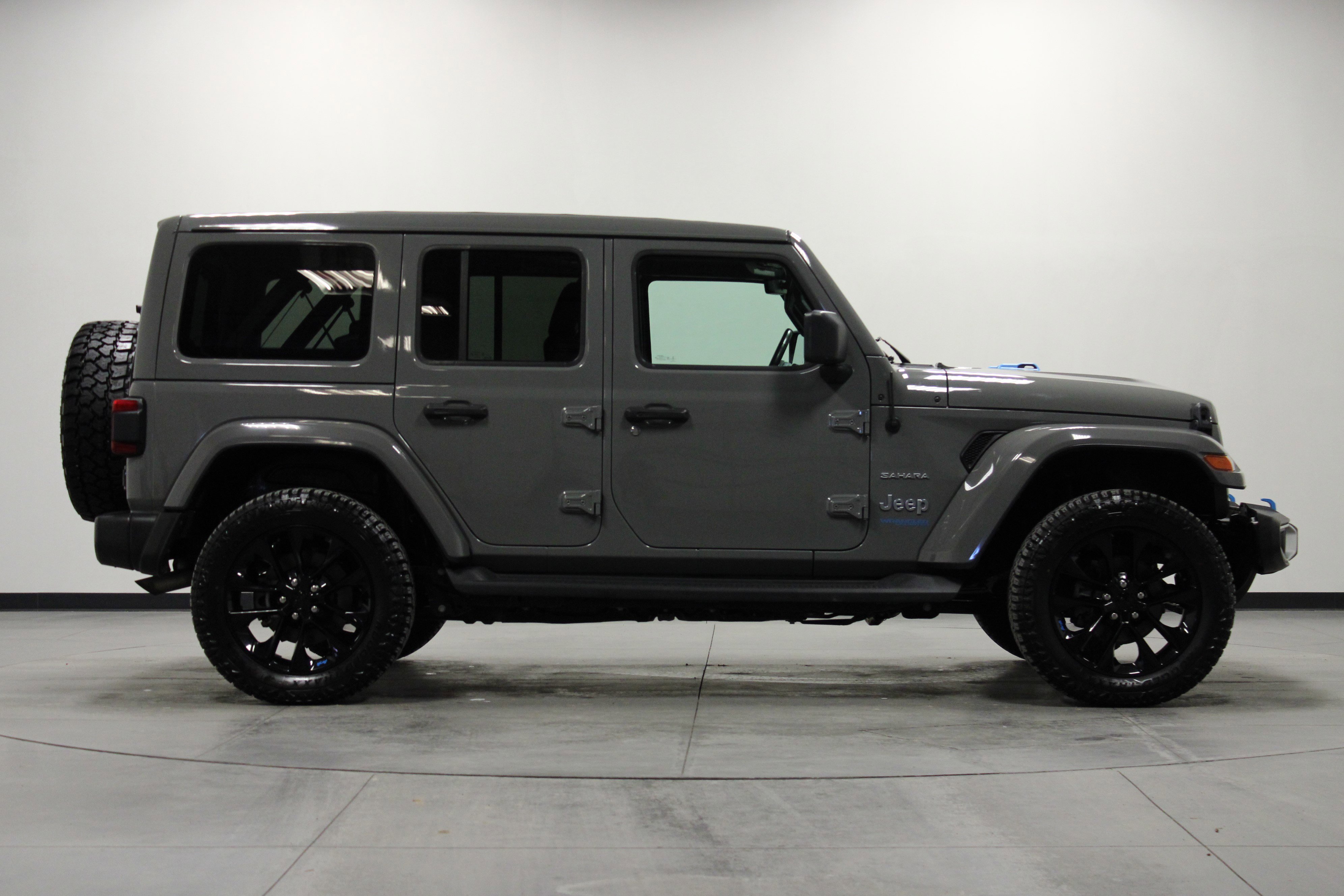Used 2022 Jeep Wrangler Unlimited Sahara image 3