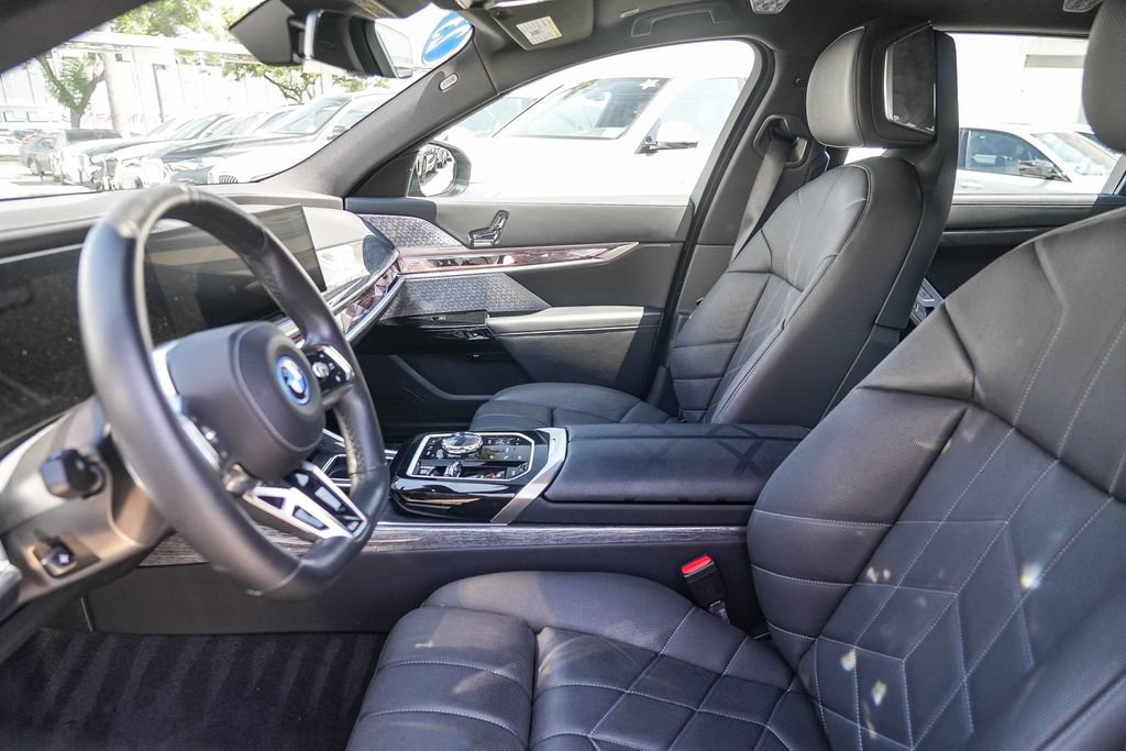 Used 2023 BMW i7 xDrive60 AWD/4WD image 18