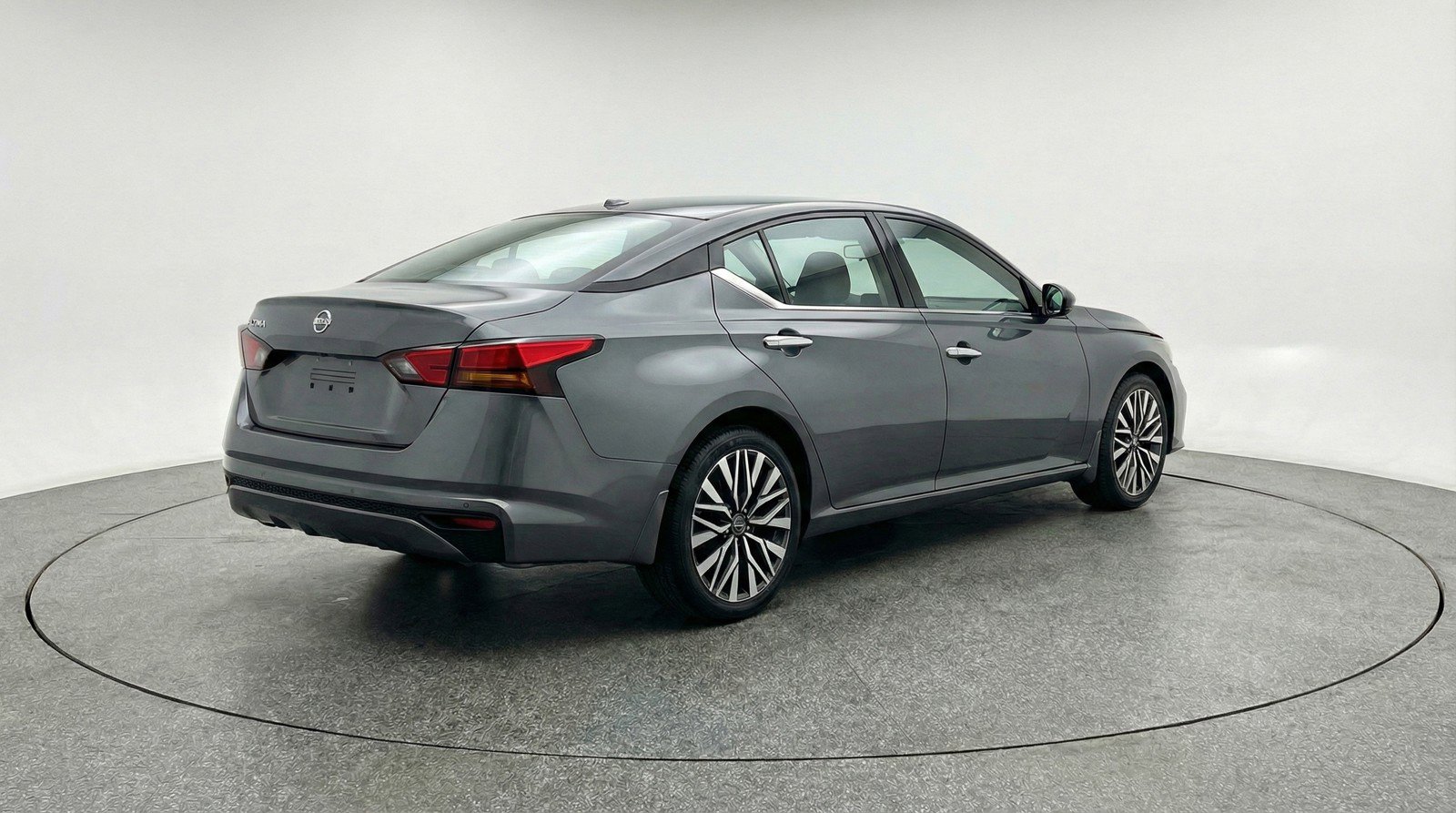 Used 2025 Nissan Altima 2.5 SV image 9