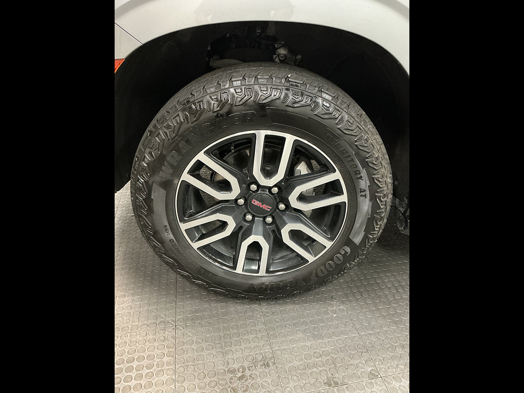 Used 2024 GMC Yukon AT4 AWD/4WD image 38