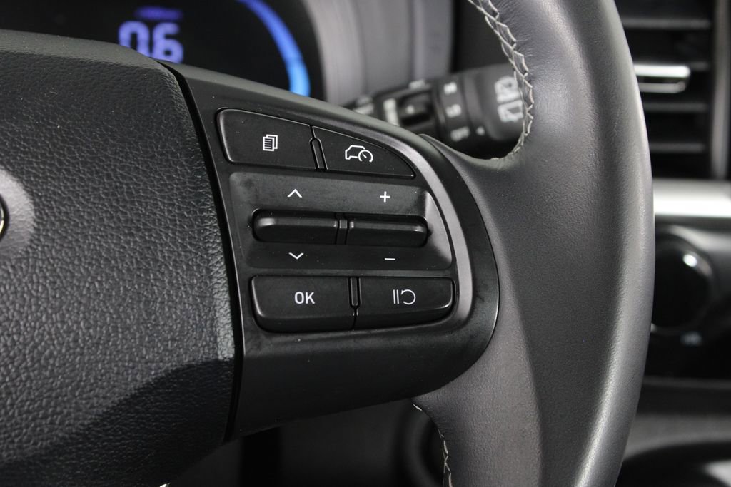 Certified 2024 Hyundai Venue SEL image 28