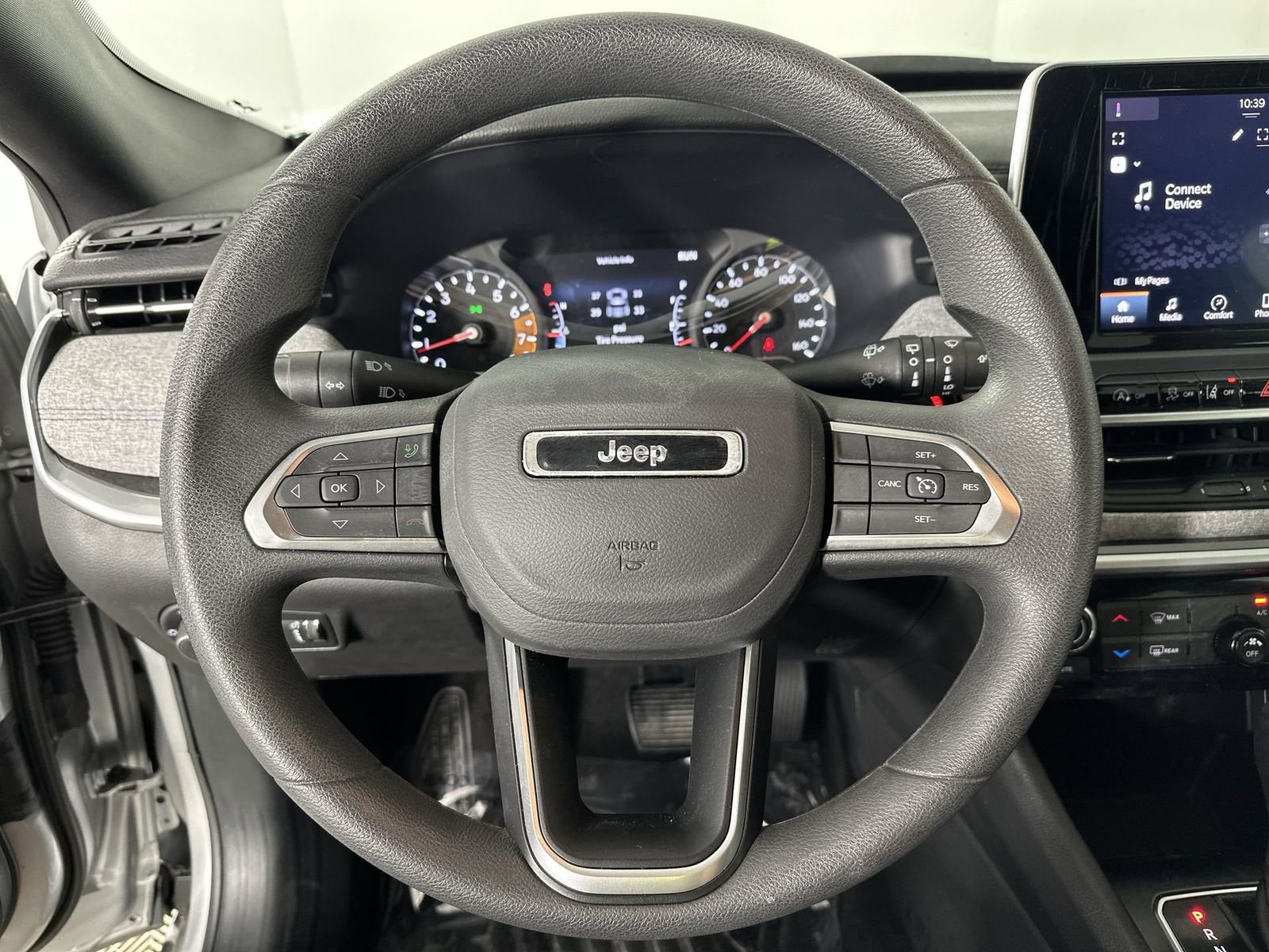 Used 2025 Jeep Compass Sport image 14