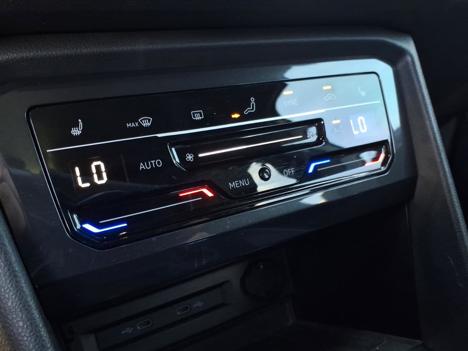 Certified 2023 Volkswagen Tiguan SE R-Line image 30