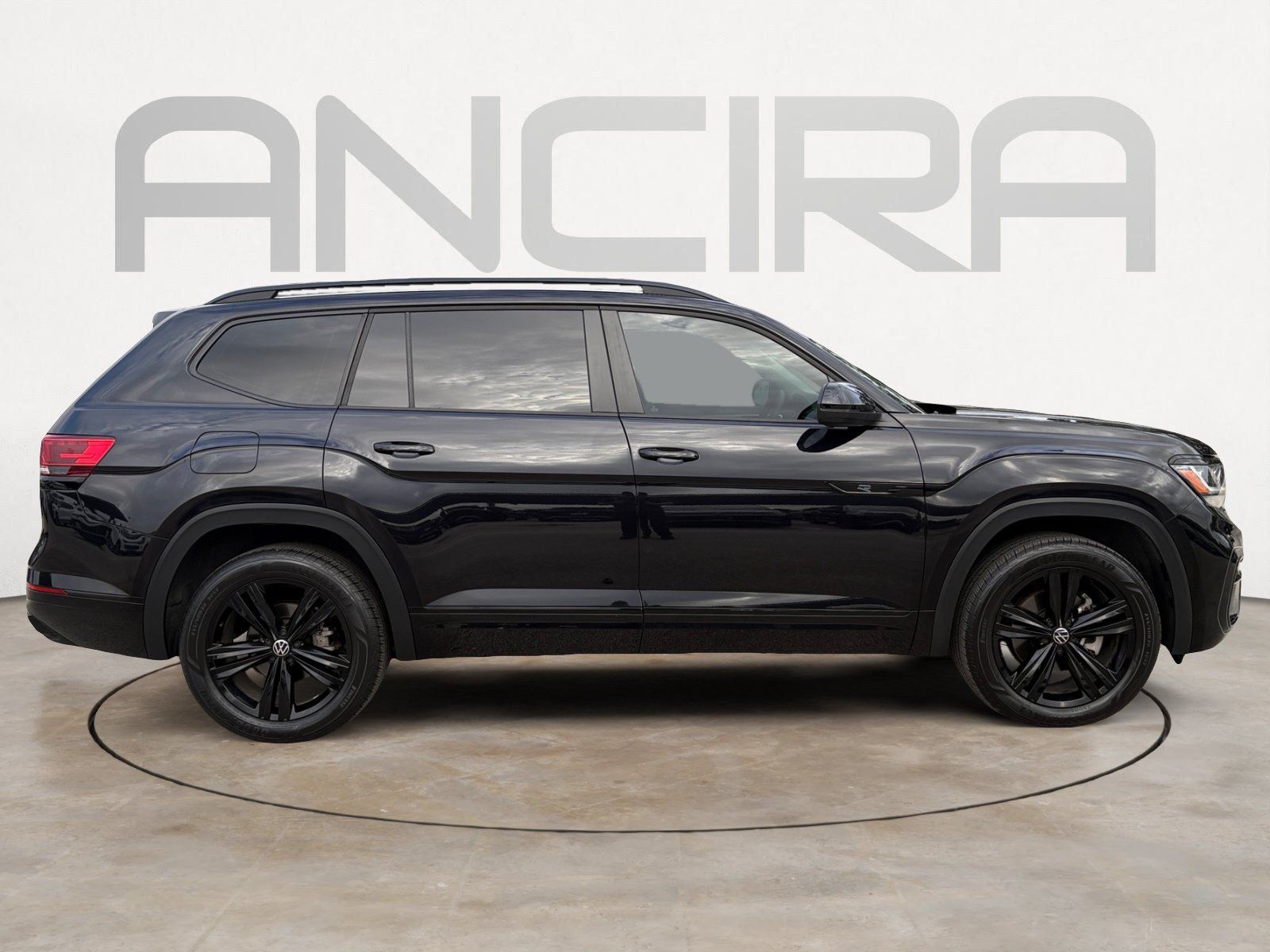 Certified 2023 Volkswagen Atlas SEL R-Line AWD/4WD image 11