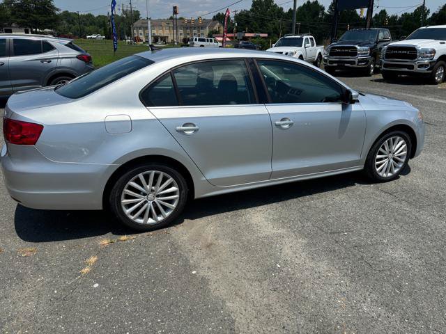 Used 2011 Volkswagen Jetta SEL FWD image 5