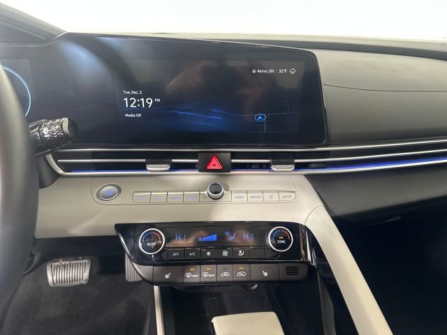 Used 2023 Hyundai Elantra Limited image 21