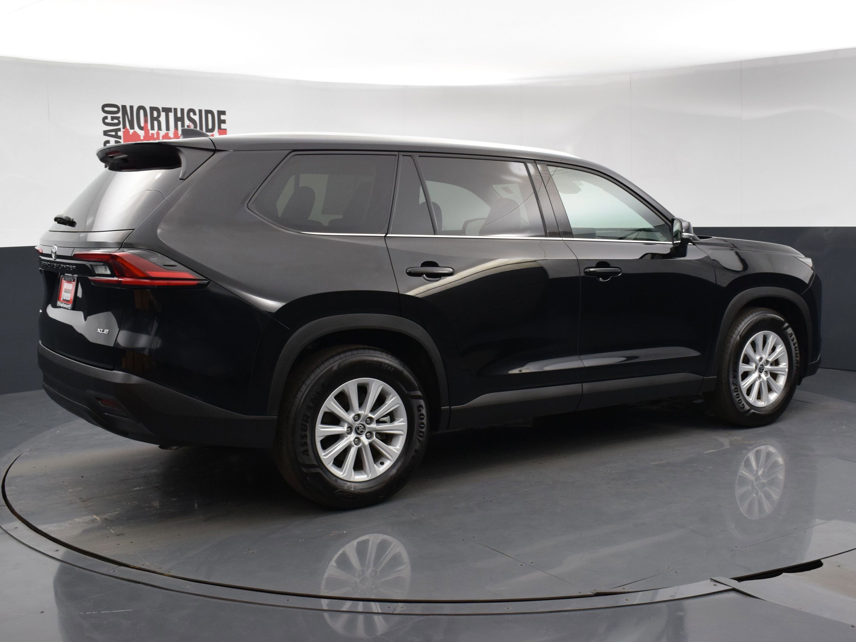 Used 2025 Toyota Grand Highlander AWD image 4