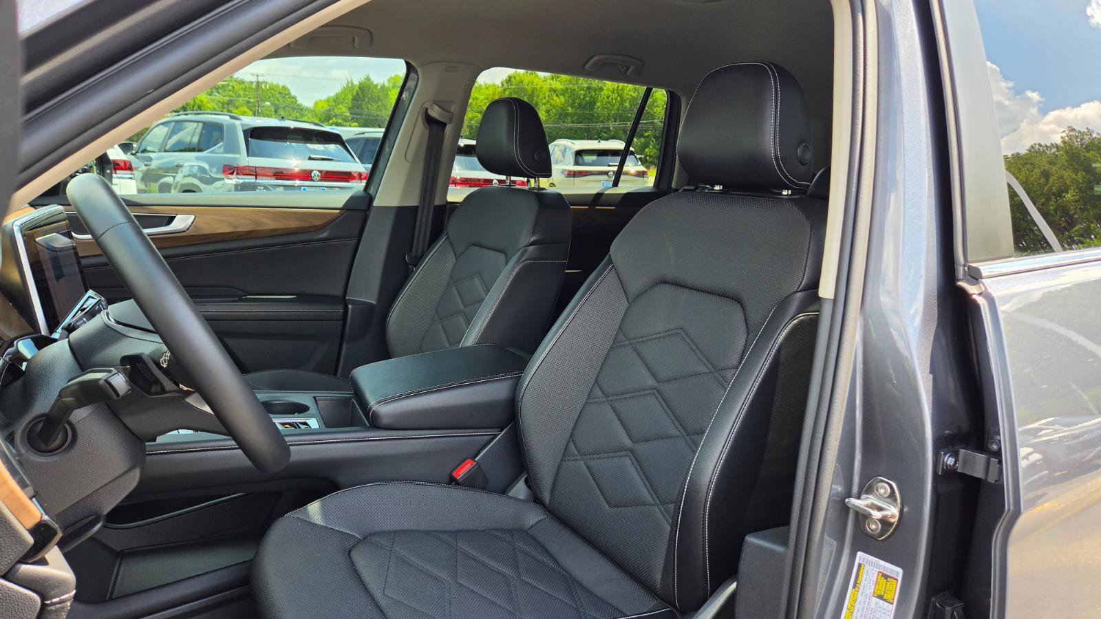 Used 2024 Volkswagen Atlas SE FWD image 25