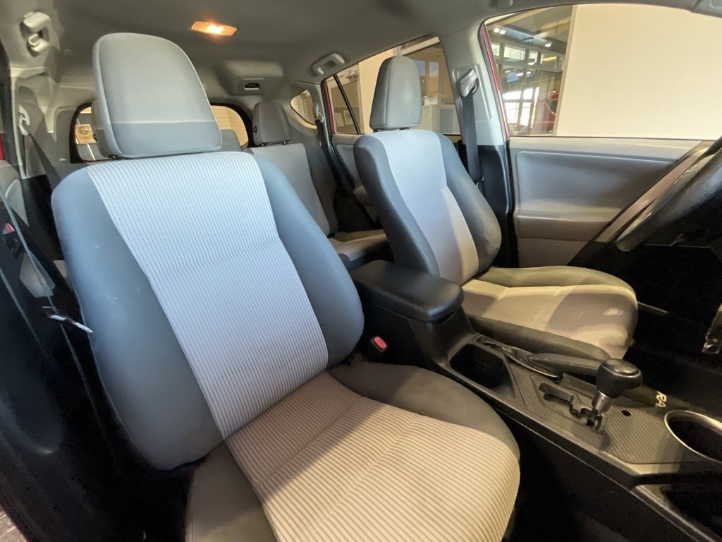 Used 2013 Toyota RAV4 LE image 18
