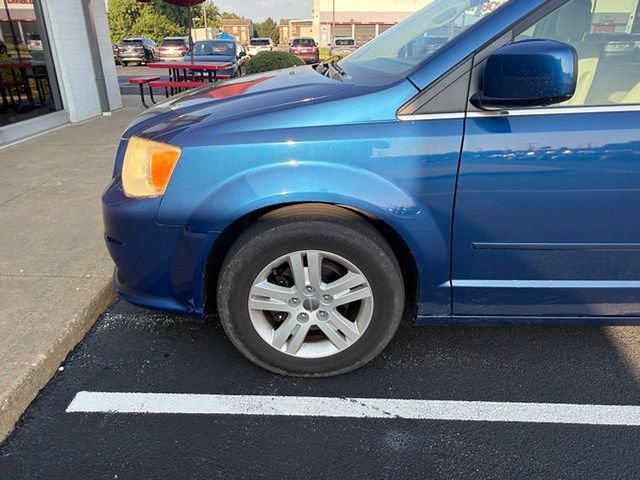 Used 2011 Dodge Grand Caravan Crew FWD image 7