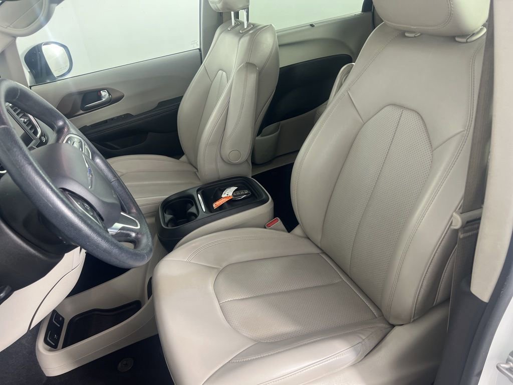 Used 2021 Chrysler Voyager Lxi image 17