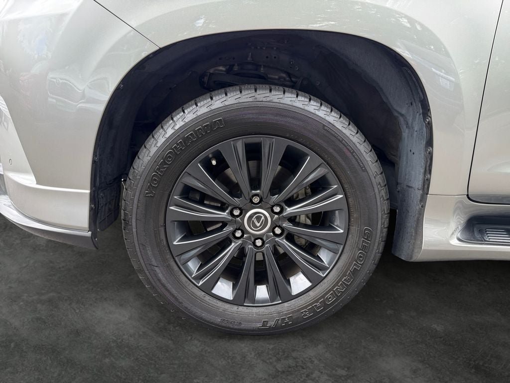 Used 2022 Lexus GX 460 Premium w/ Accessory Package AWD/4WD image 4