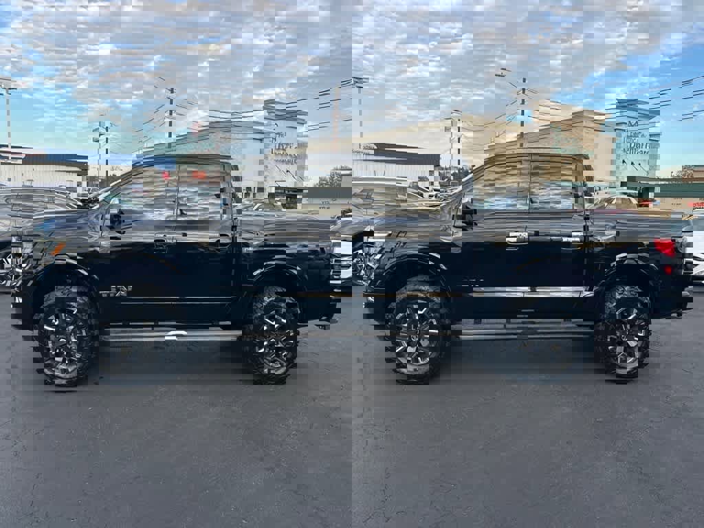 Used 2021 Nissan Titan Platinum Reserve w/ Moonroof Package image 6