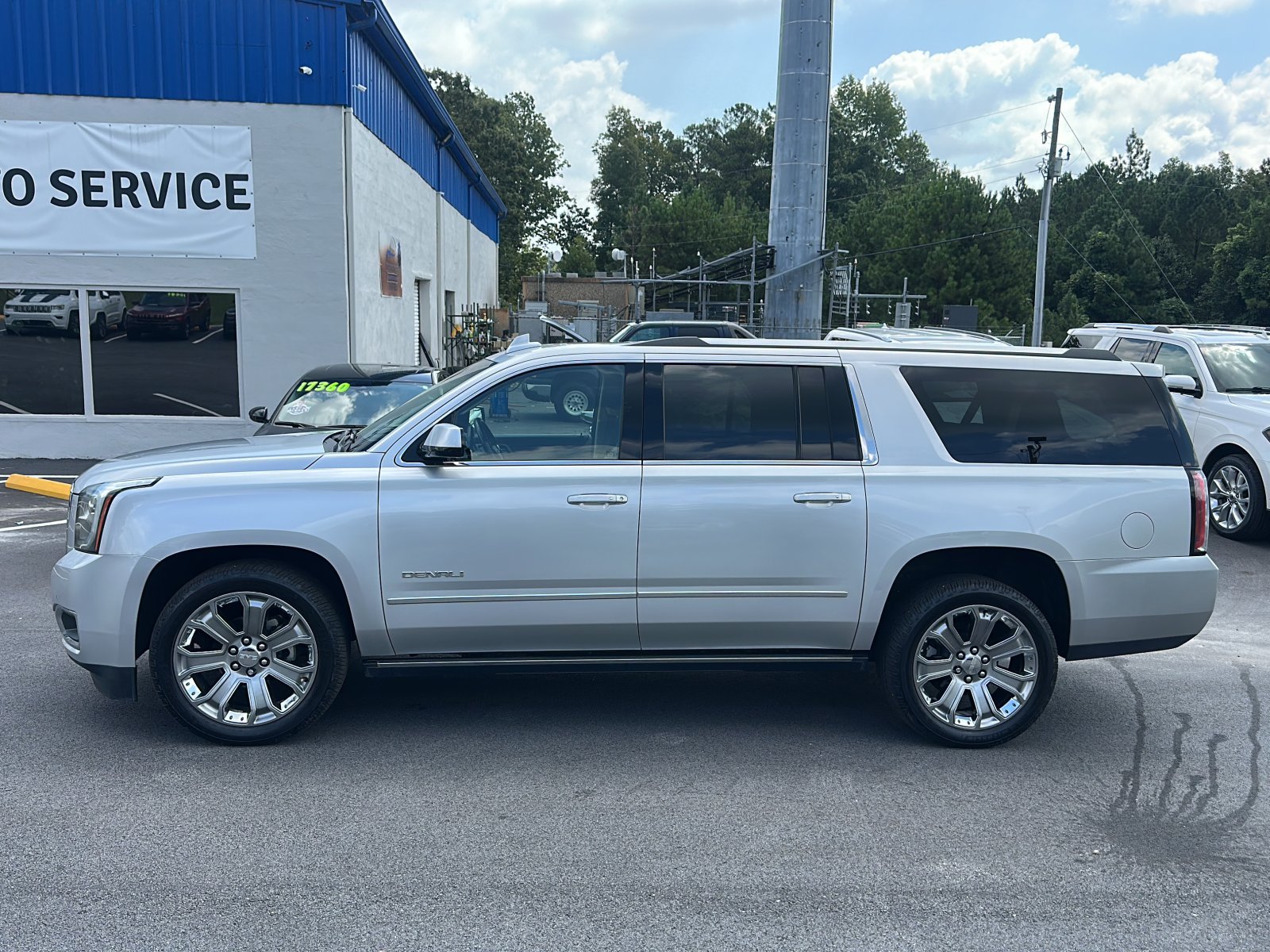 Used 2018 GMC Yukon XL Denali w/ Denali Ultimate Package RWD image 2