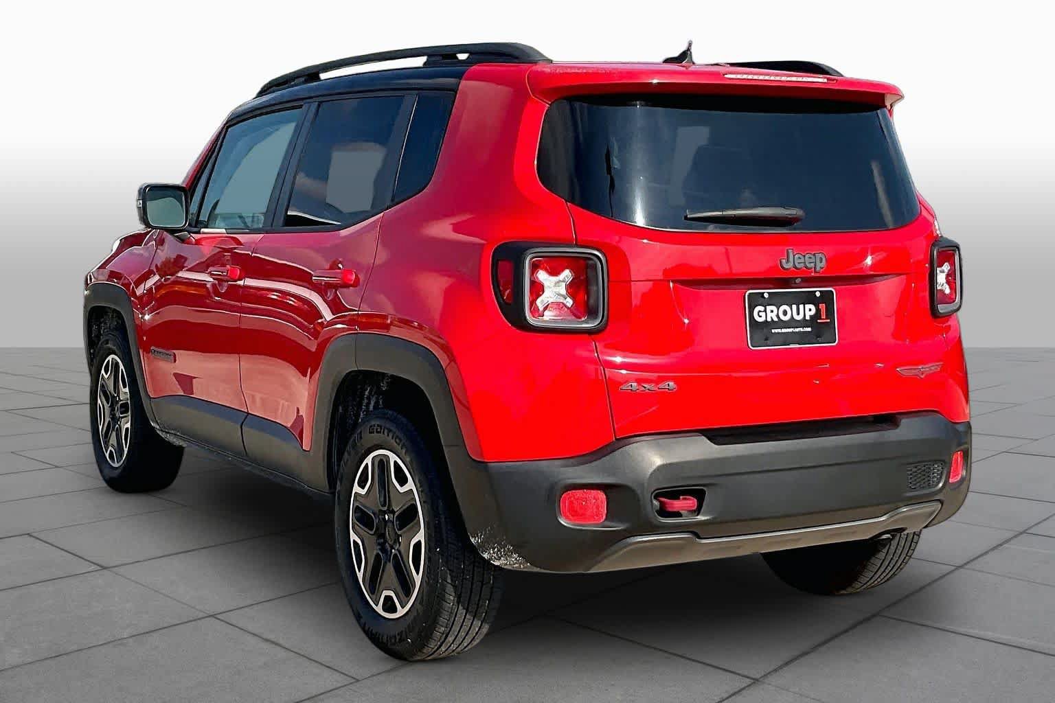 Used 2016 Jeep Renegade Trailhawk w/ Premium Trailhawk Package AWD/4WD image 12