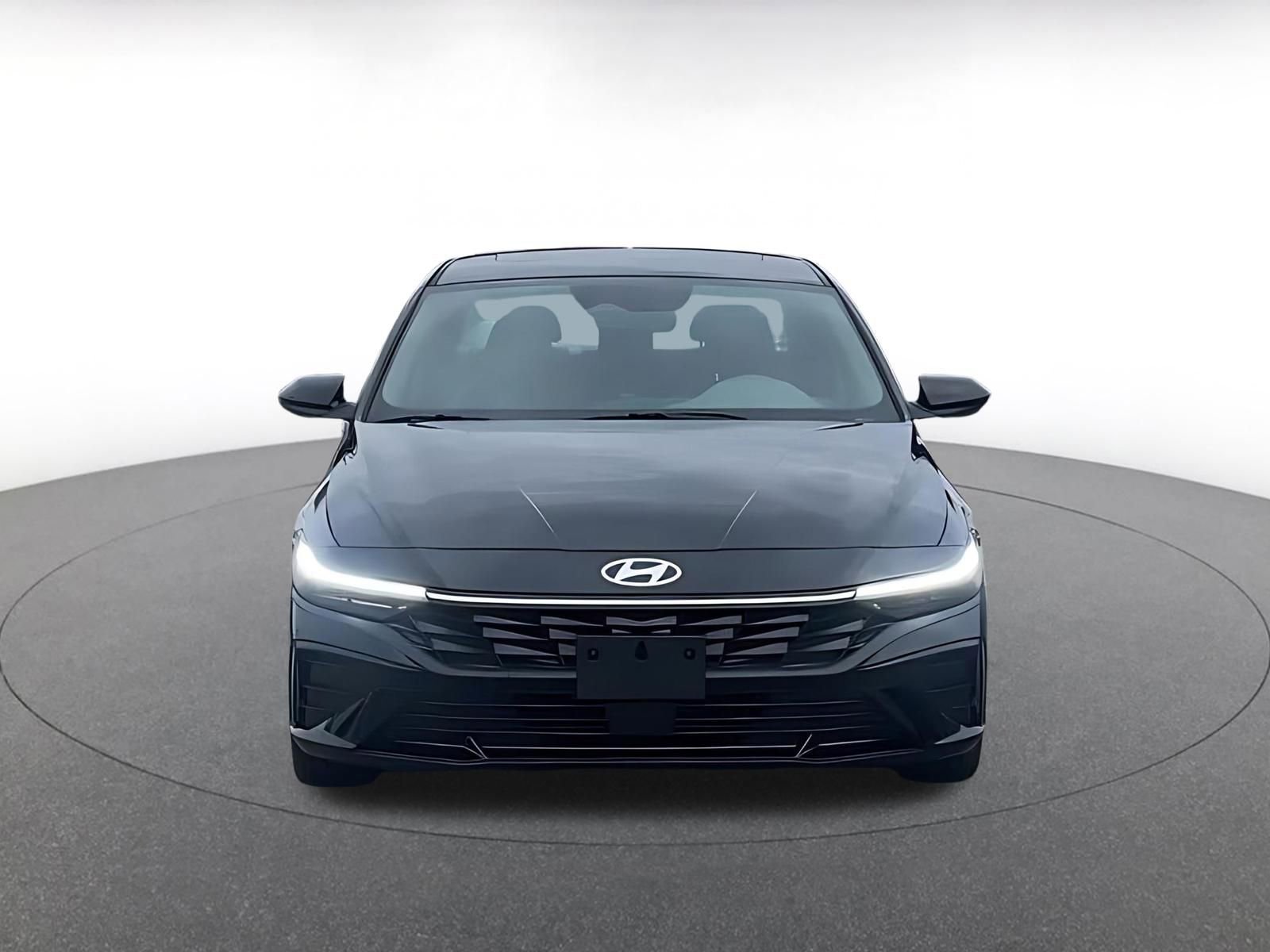 Used 2025 Hyundai Elantra SEL image 4