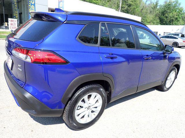 Certified 2022 Toyota Corolla Cross LE AWD/4WD image 4