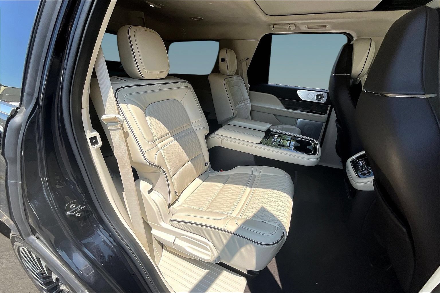 Used 2020 Lincoln Navigator Black Label w/ Cargo Convenience Package AWD/4WD image 24