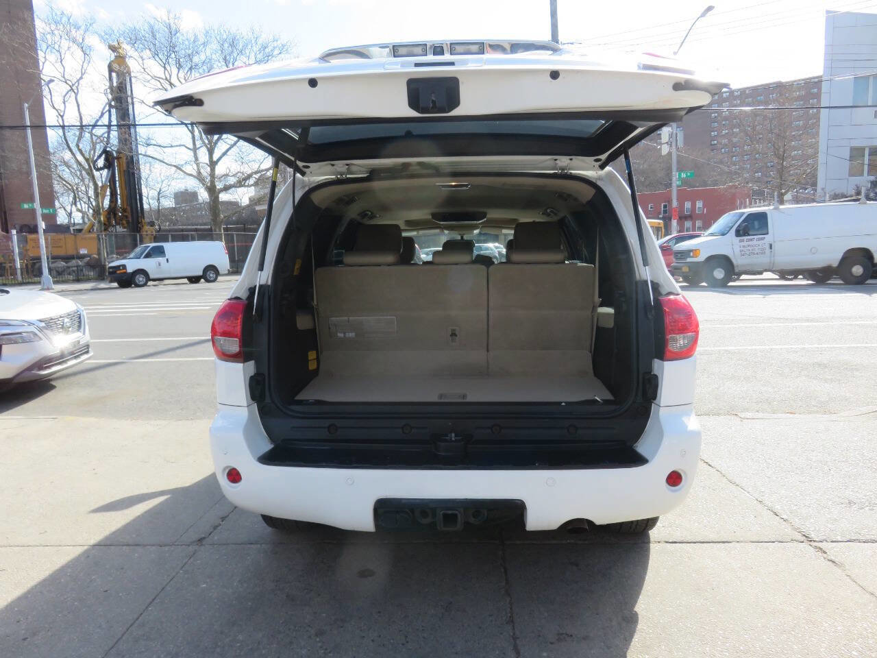 Used 2011 Toyota Sequoia Limited image 28