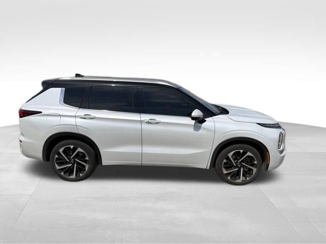 Used 2024 Mitsubishi Outlander SEL FWD image 2