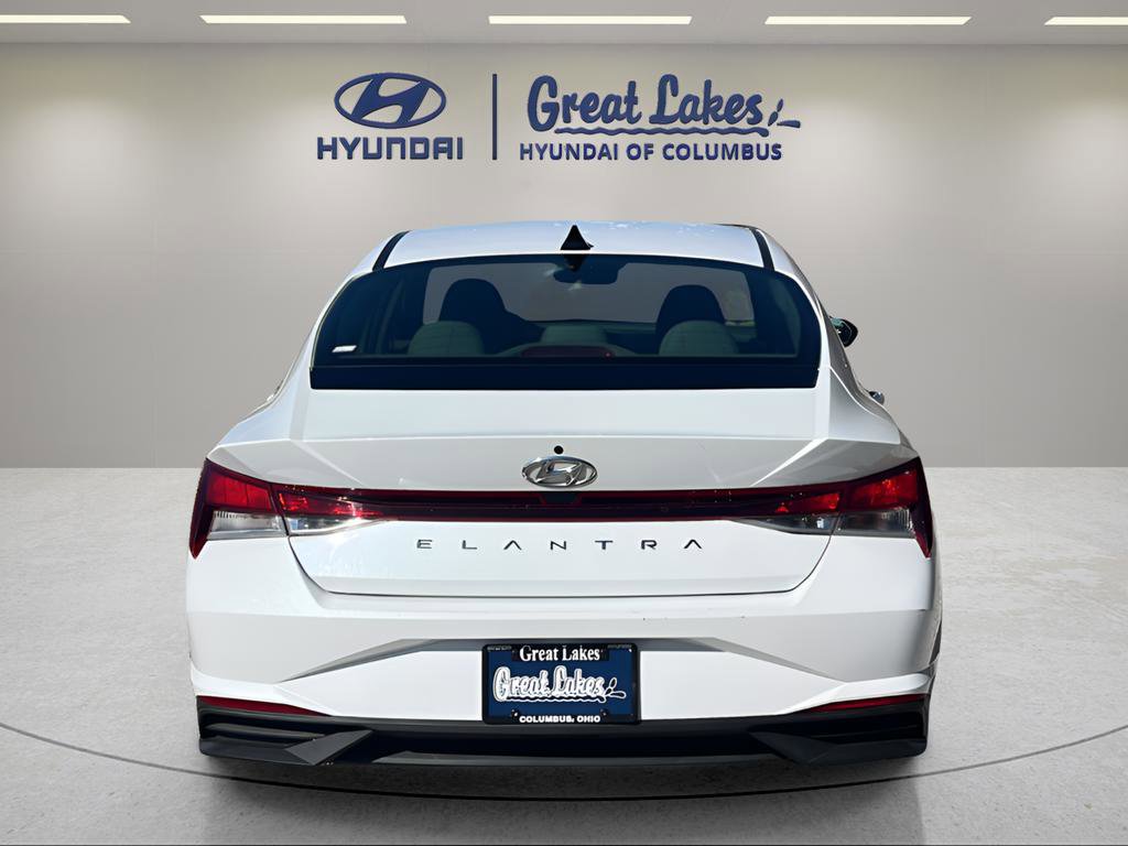 Used 2022 Hyundai Elantra SE w/ Preferred Accessory Package image 4