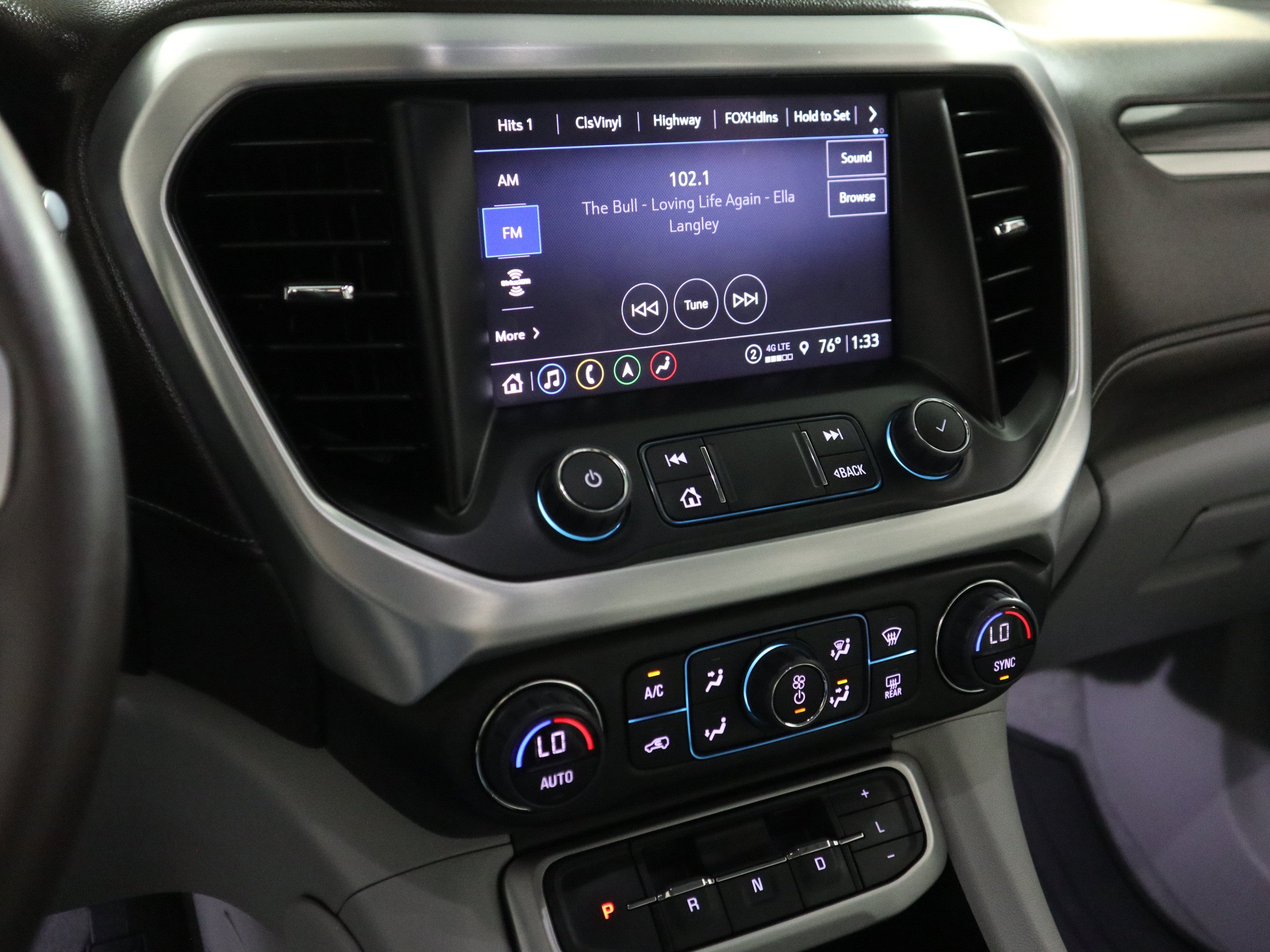 Used 2023 GMC Acadia SLT w/ Technology Package FWD image 23